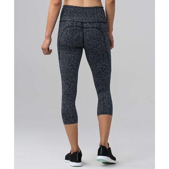 Lululemon Fast  Free Crop II (Nulux 19"") Soundwave Alpine White Black Size 4 - Picture 2 of 9